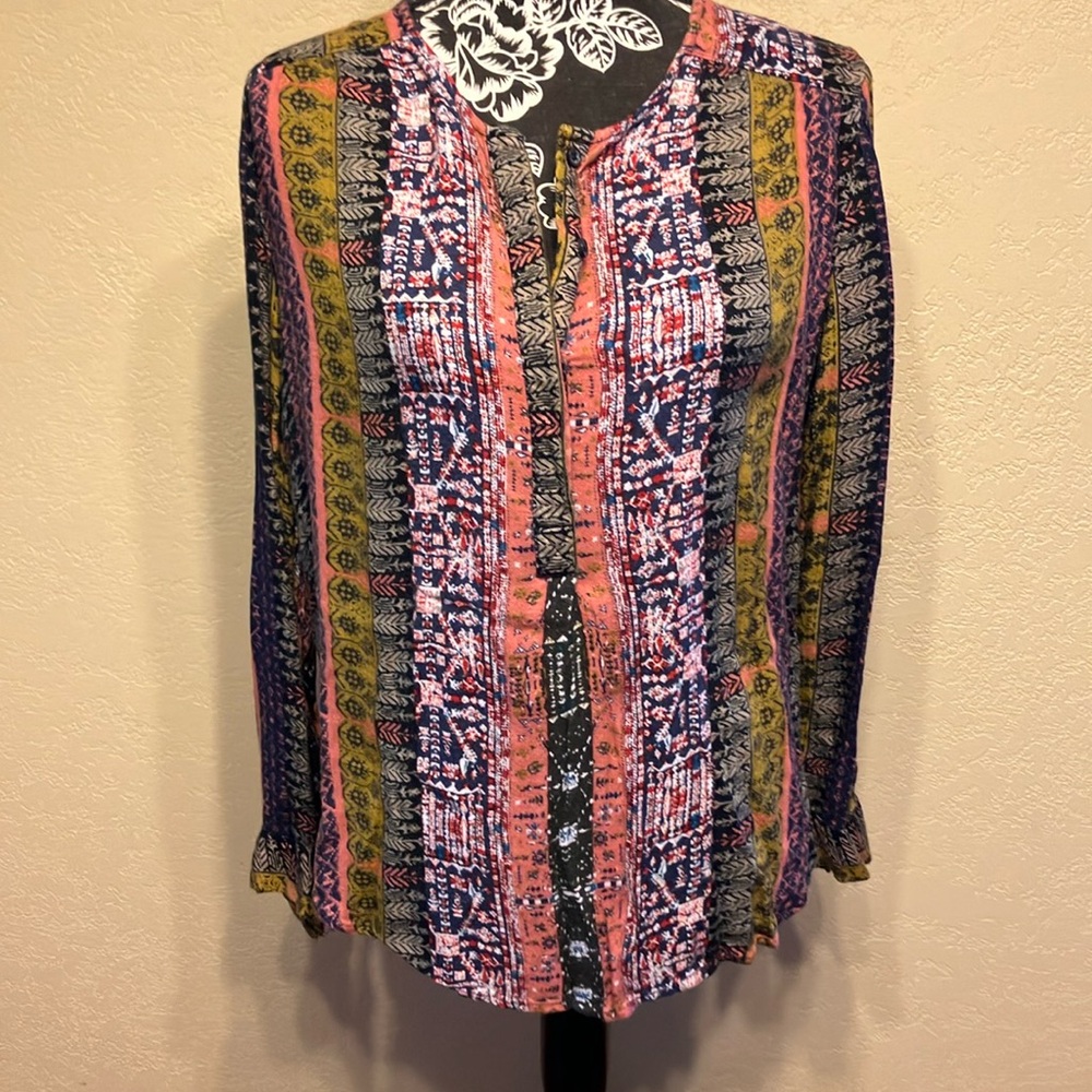 LG NINE WEST JEANS GREEN BLUE RED SALMON PINK & GRAY FIGURED BLOUSE